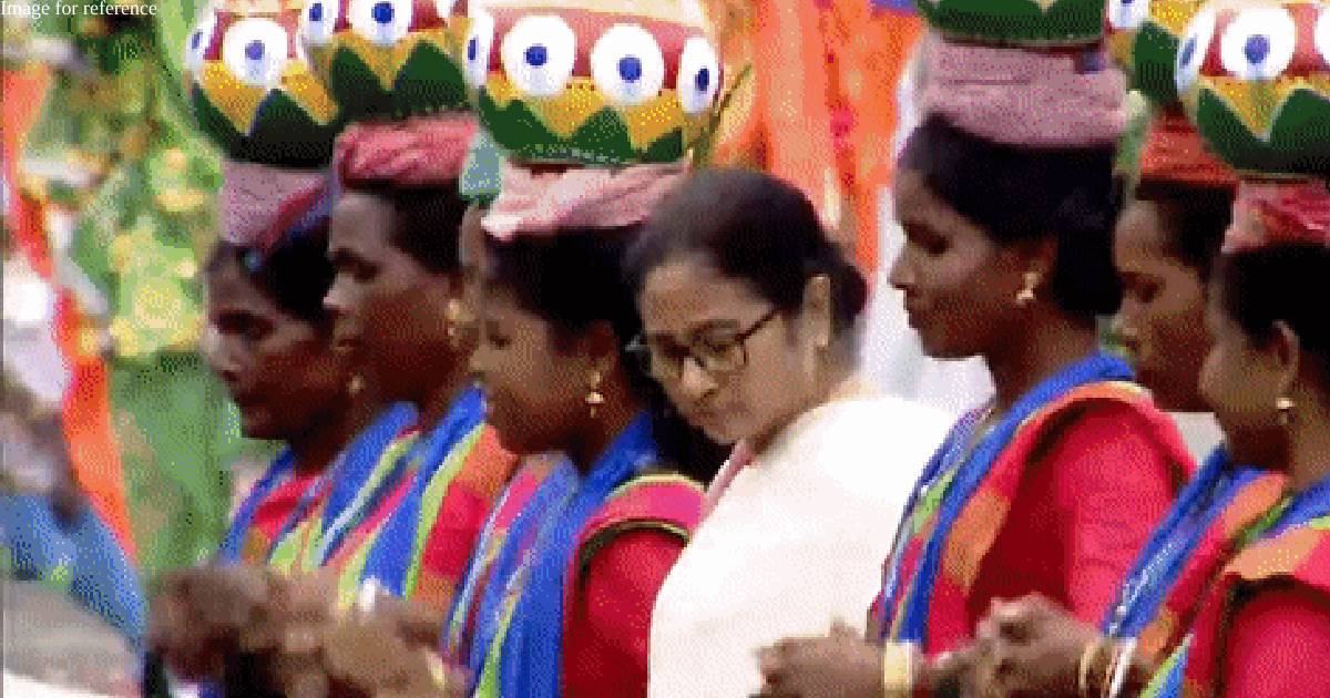 West Bengal CM Mamata Banerjee dances with folk artistes during Independence Day celebrations